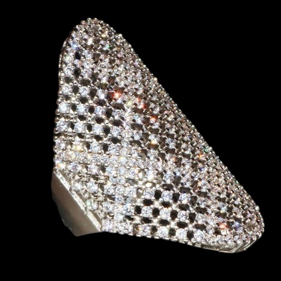 Gorgeous Zircon Statement Ring - Picture 2 of 7